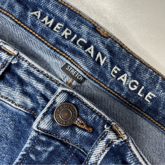 AMERICAN EAGLE • Highest Rise Mom Jean - Picture 5 of 10